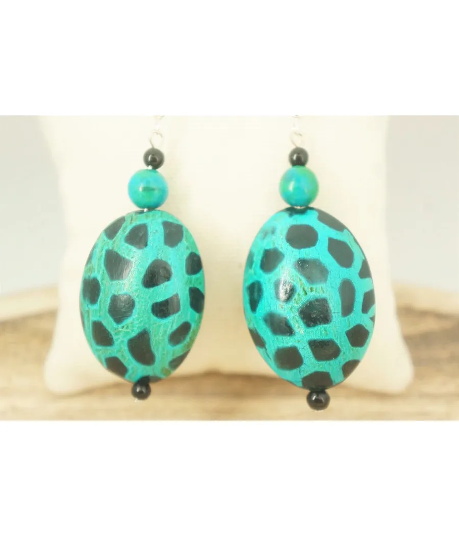 BOUCLES LEGERES EN BOIS GRAVE ET TEINTE/ UN LOOK ETHNIQUE TOP EN NOIR ET TURQUOISE