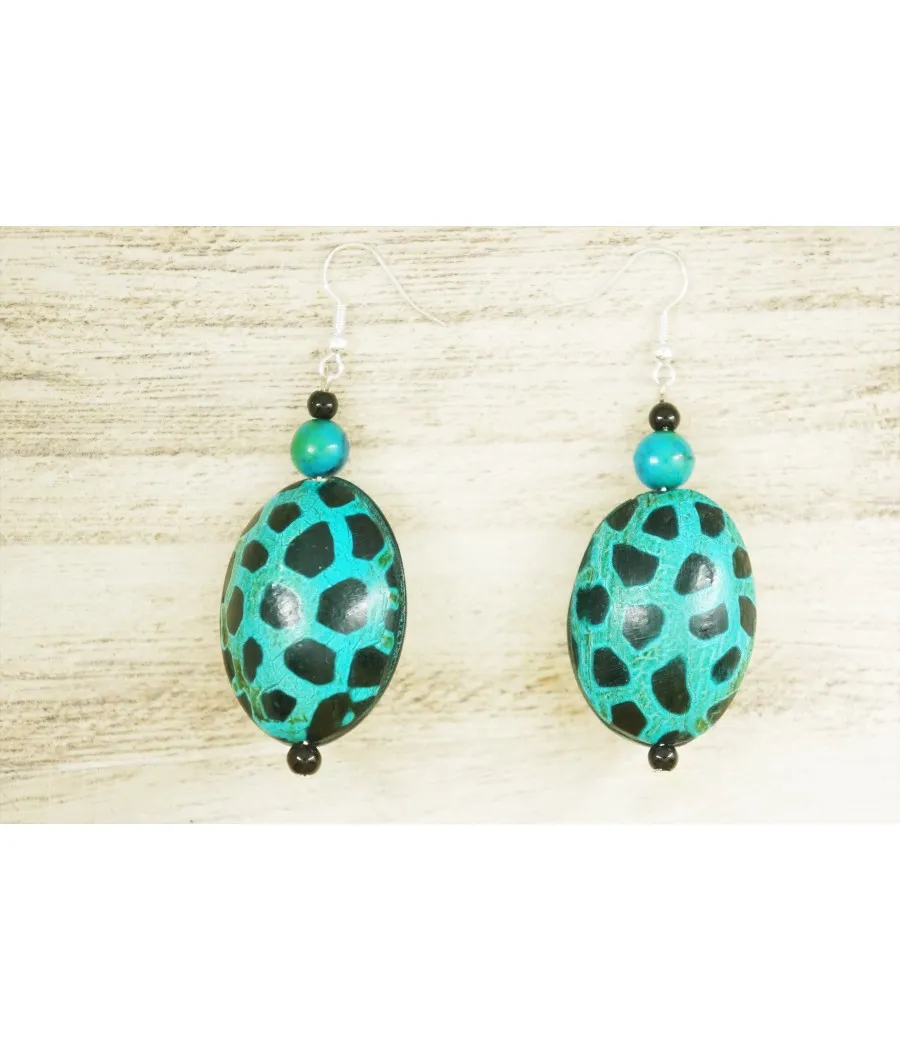 BOUCLES LEGERES EN BOIS GRAVE ET TEINTE/ UN LOOK ETHNIQUE TOP EN NOIR ET TURQUOISE