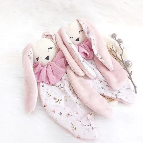 Doudou "câlin" rose motif petites fleurs