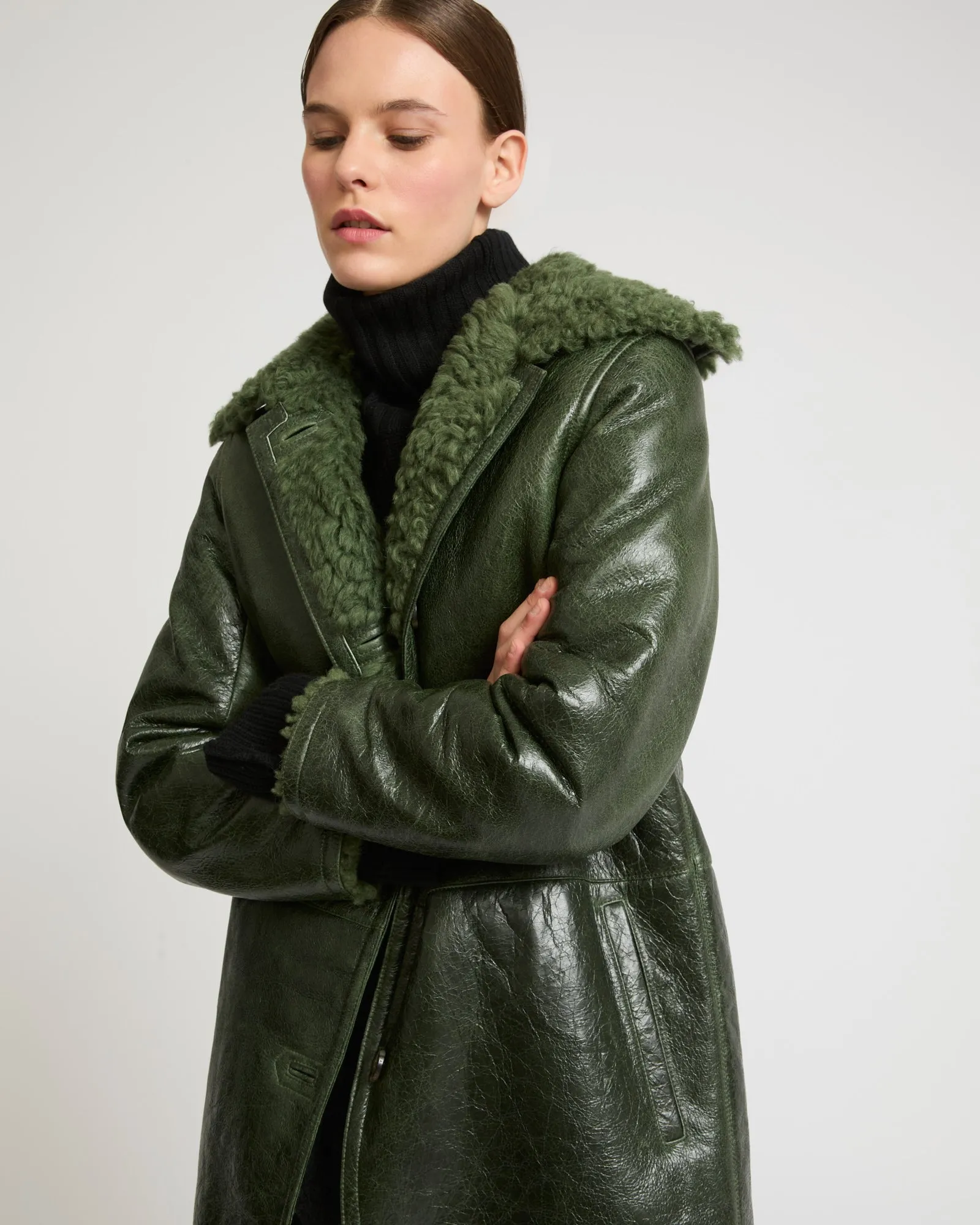 Manteau droit col plat en mérinos vernis