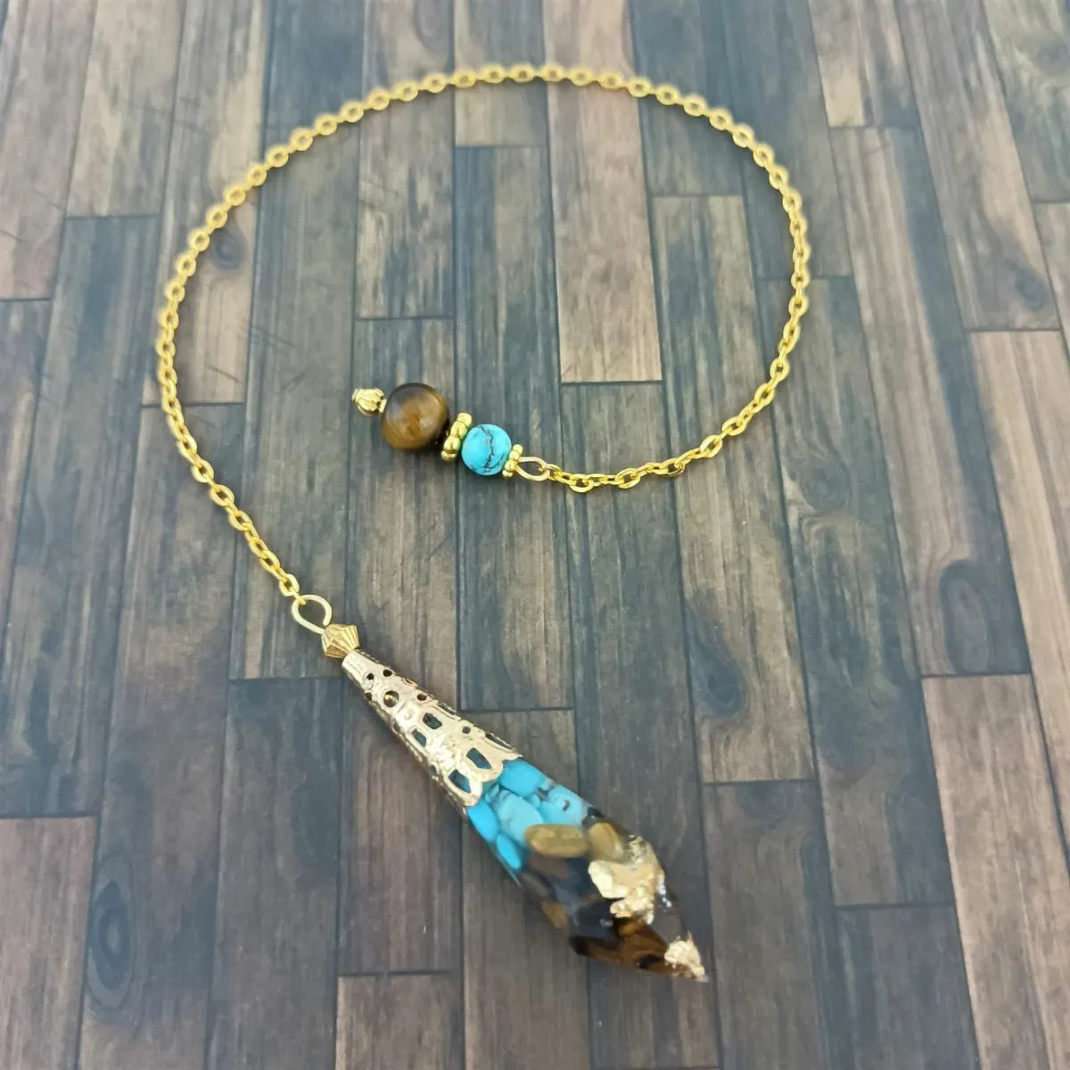 Pendentif orgonite turquoise/œil de tigre/feuilles d'or