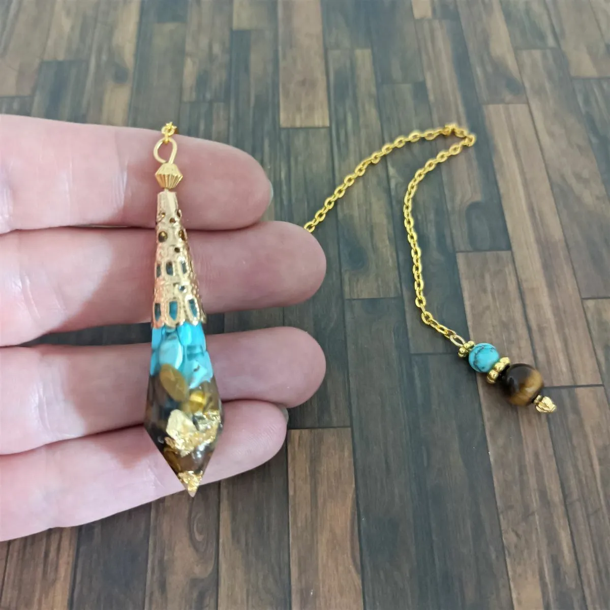 Pendentif orgonite turquoise/œil de tigre/feuilles d'or