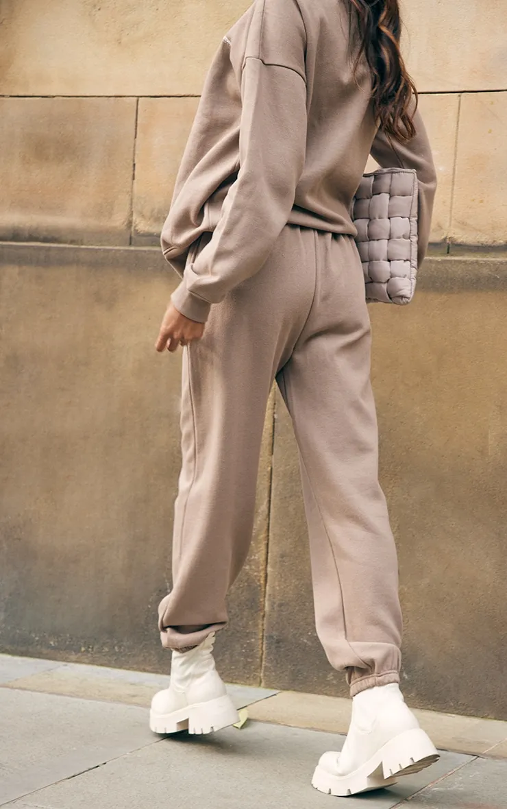 PRETTYLITTLETHING Jogging bas resserré taupe clair à imprimé