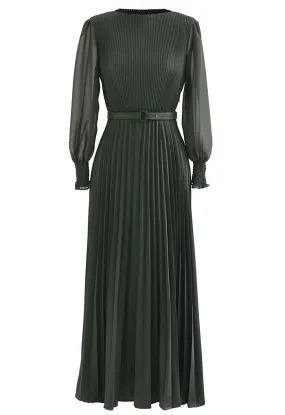 Robe longue ceinturée plissée en vert foncé