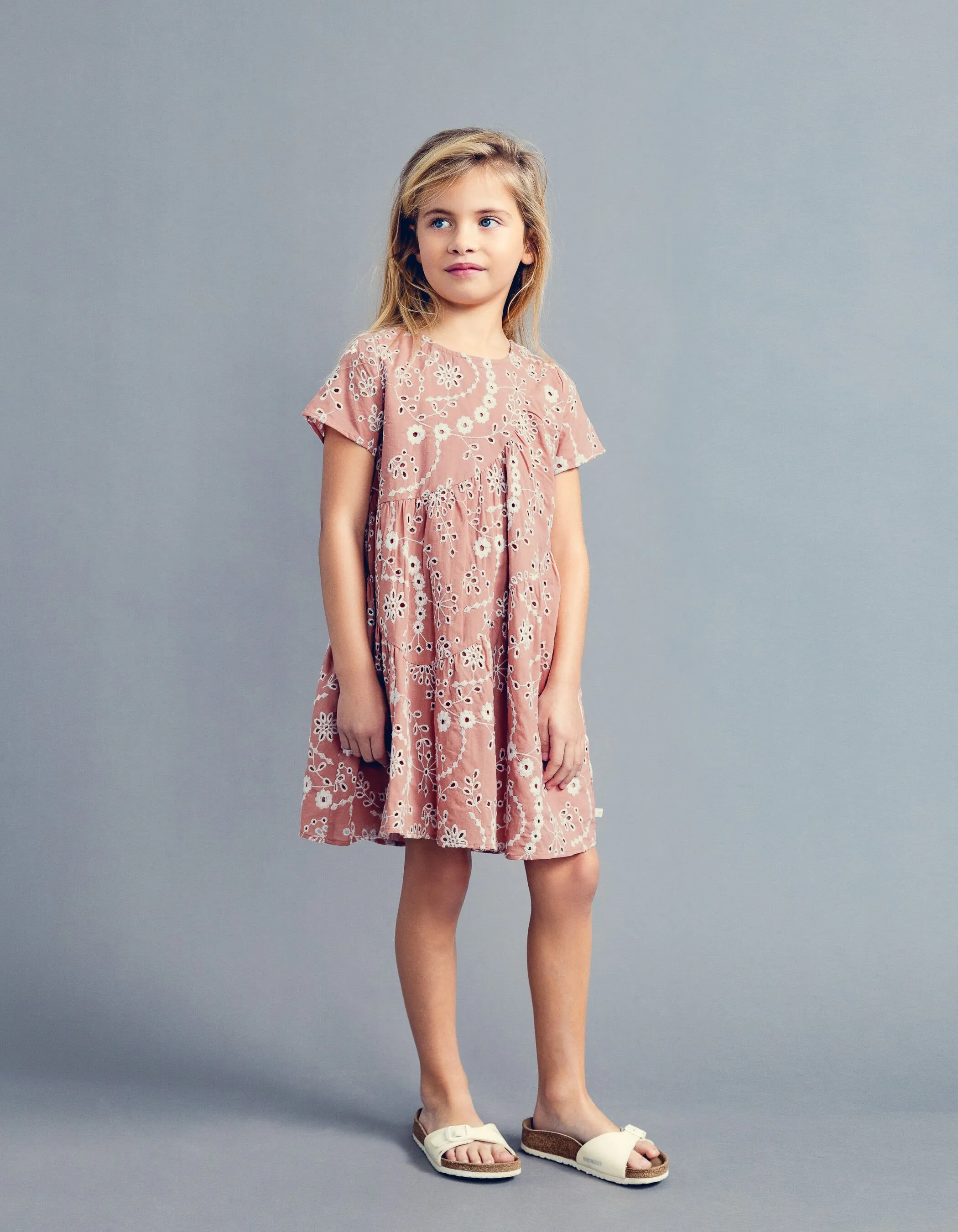 Robe vieux rose coton bio broderies fleurs fille